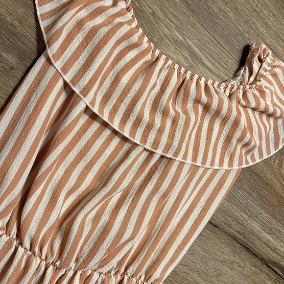 2 Rompers!! 🌺 Bundle - Picture 3 of 3